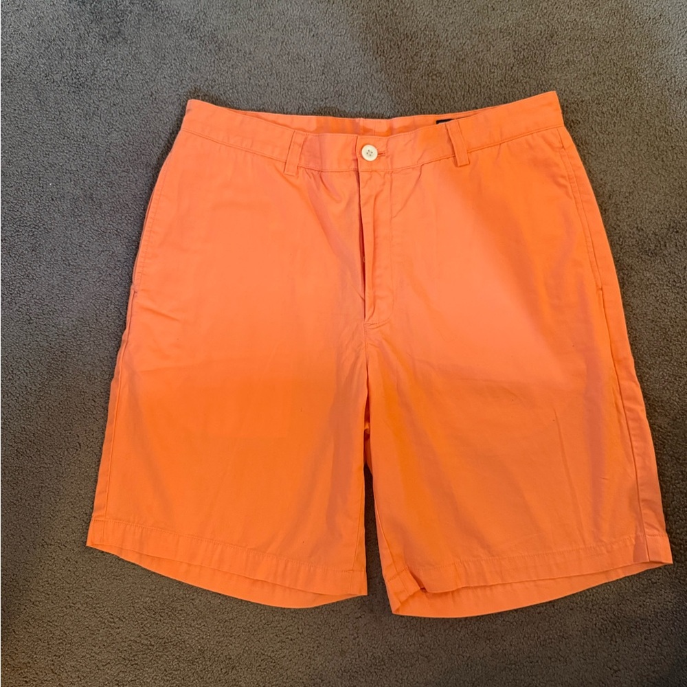 Vineyard Vines Men’s Flat Front Shorts. Size 34